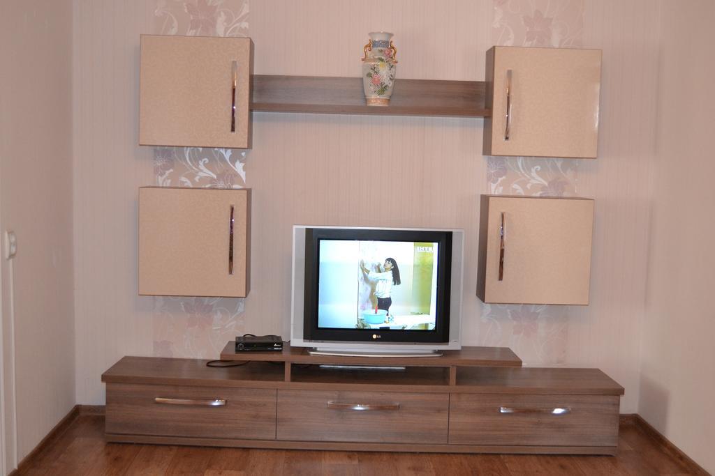Roses Apartment In The City Center TTchernihiv Chambre photo
